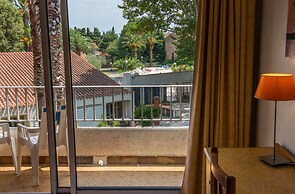 Le Domaine du Mas Blanc by Popinns