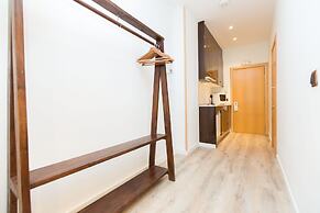 AinB Las Ramblas Colón Apartments