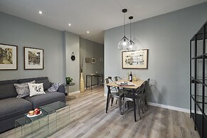 AinB Las Ramblas Colón Apartments