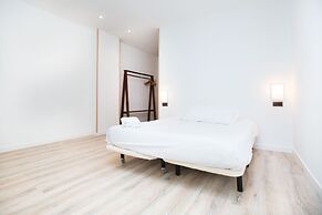 AinB Las Ramblas Colón Apartments