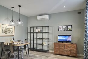 AinB Las Ramblas Colón Apartments