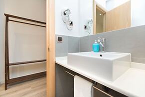 AinB Las Ramblas Colón Apartments