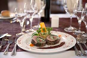 Le Mirage Resort and Spa