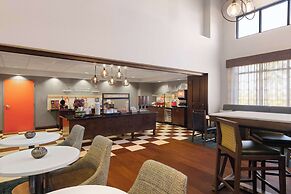 Hampton Inn & Suites Savannah-Airport