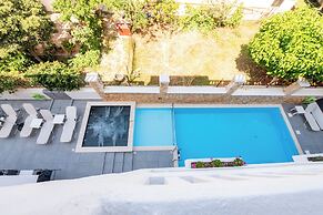 Alexis Hotel