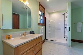 Engadine Inn & Cabins