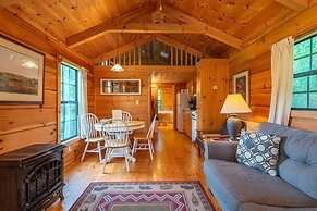 Engadine Inn & Cabins