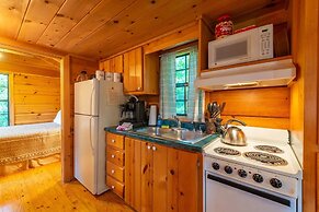 Engadine Inn & Cabins