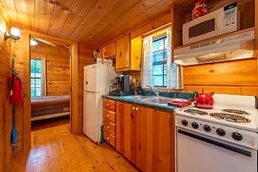 Engadine Inn & Cabins