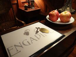 Engadine Inn & Cabins