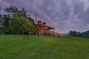 Engadine Inn & Cabins