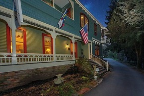 Engadine Inn & Cabins