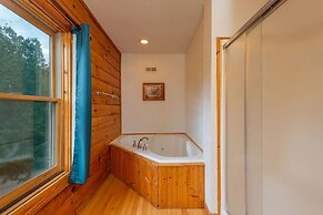 Engadine Inn & Cabins