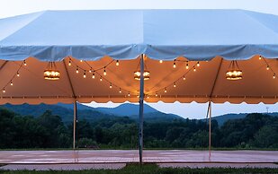 Engadine Inn & Cabins