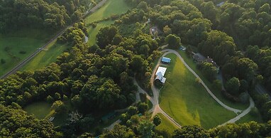 Engadine Inn & Cabins