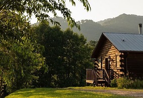 Engadine Inn & Cabins