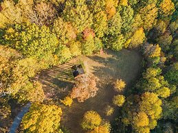 Engadine Inn & Cabins