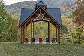 Engadine Inn & Cabins