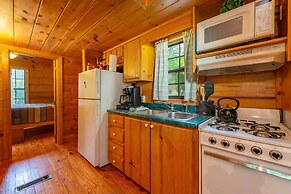 Engadine Inn & Cabins