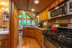 Engadine Inn & Cabins