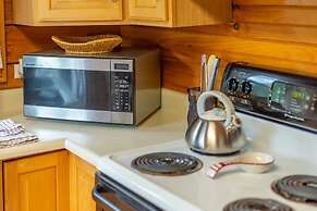 Engadine Inn & Cabins