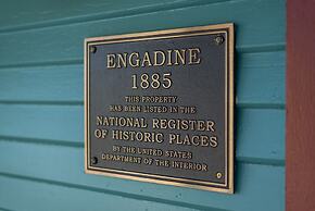 Engadine Inn & Cabins