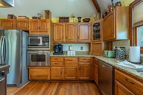 Engadine Inn & Cabins