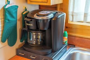 Engadine Inn & Cabins