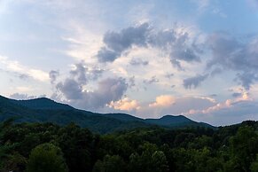 Engadine Inn & Cabins