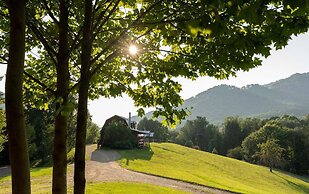 Engadine Inn & Cabins