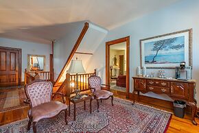 Engadine Inn & Cabins