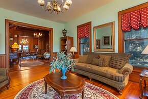 Engadine Inn & Cabins