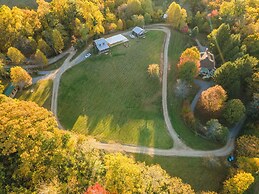 Engadine Inn & Cabins