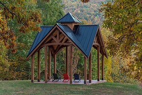 Engadine Inn & Cabins
