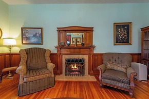 Engadine Inn & Cabins