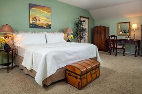 Engadine Inn & Cabins