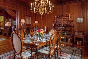 Engadine Inn & Cabins