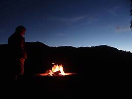 Engadine Inn & Cabins