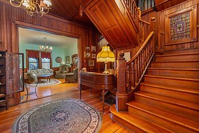 Engadine Inn & Cabins