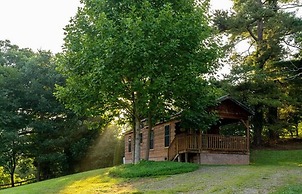 Engadine Inn & Cabins