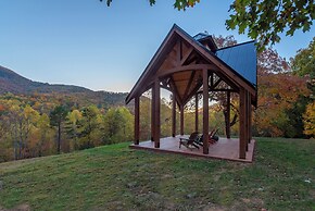 Engadine Inn & Cabins