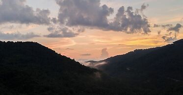 Engadine Inn & Cabins