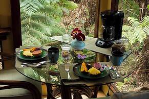 Volcano Village Lodge