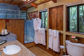 Volcano Village Lodge