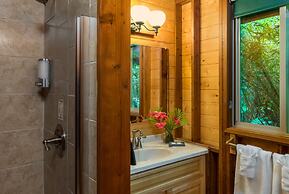 Volcano Village Lodge