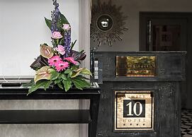 Number 10 Hotel