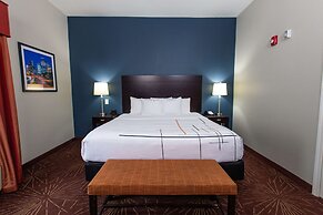 La Quinta Inn & Suites by Wyndham Houston East at Normandy