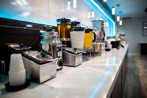 La Quinta Inn & Suites by Wyndham Houston East at Normandy