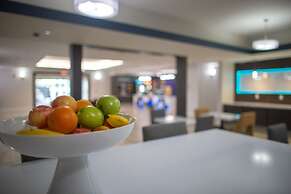 La Quinta Inn & Suites by Wyndham Houston East at Normandy