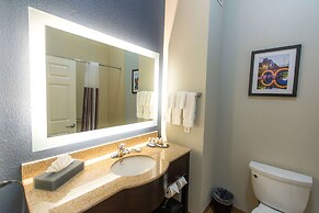 La Quinta Inn & Suites by Wyndham Houston East at Normandy